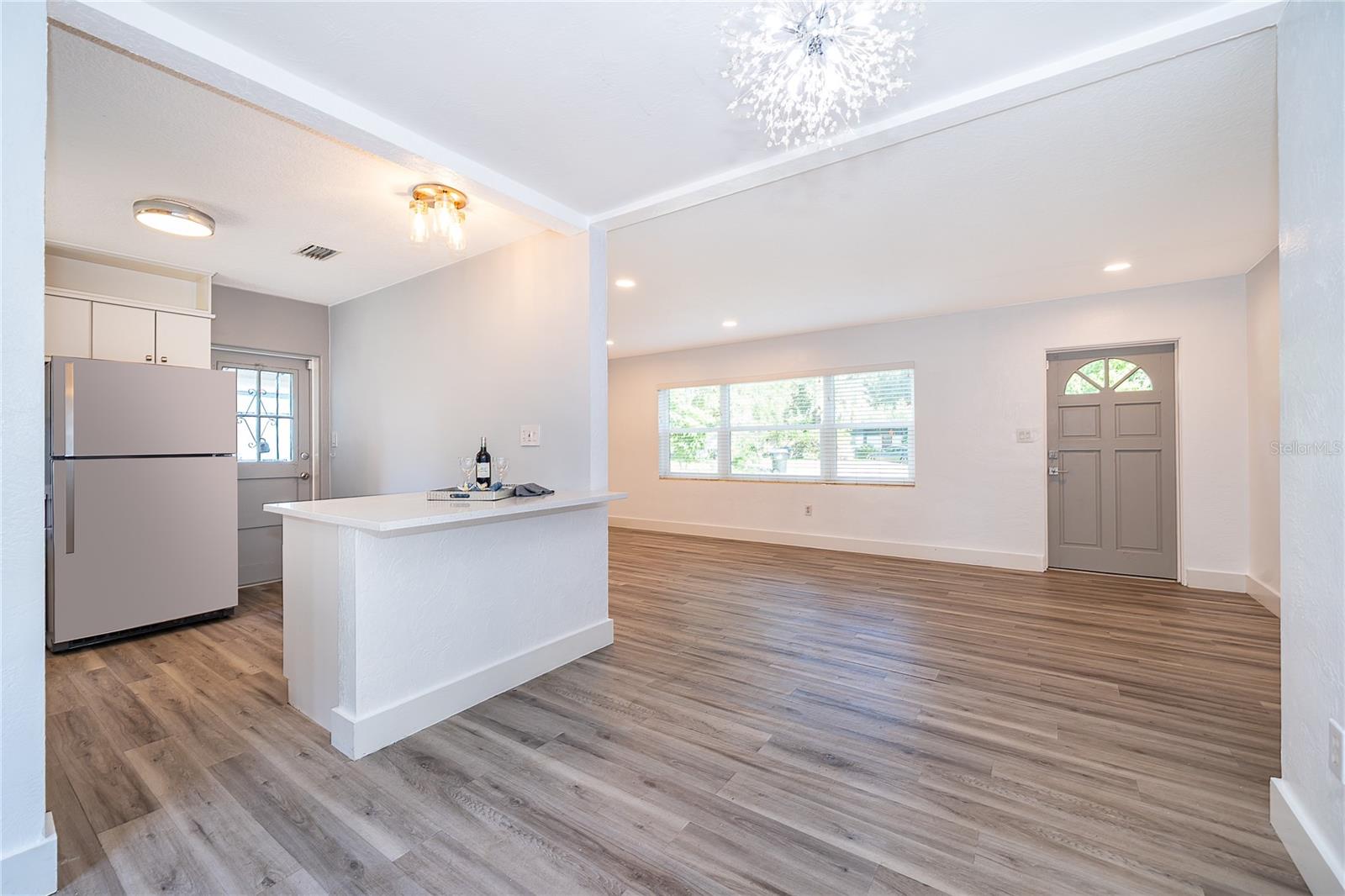 SUNSHINE GARDENS 2ND ADD - Residential Lease