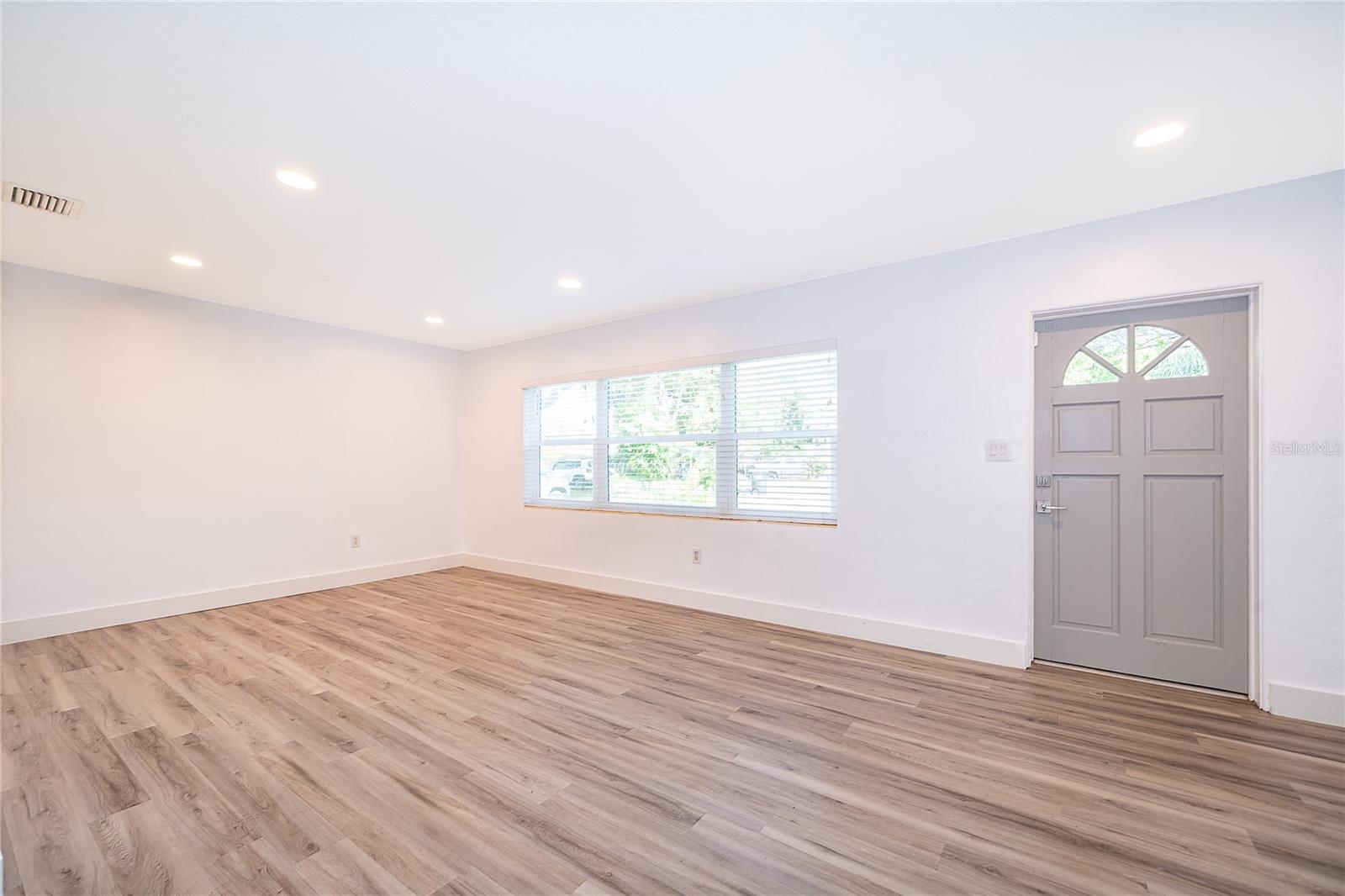 SUNSHINE GARDENS 2ND ADD - Residential Lease