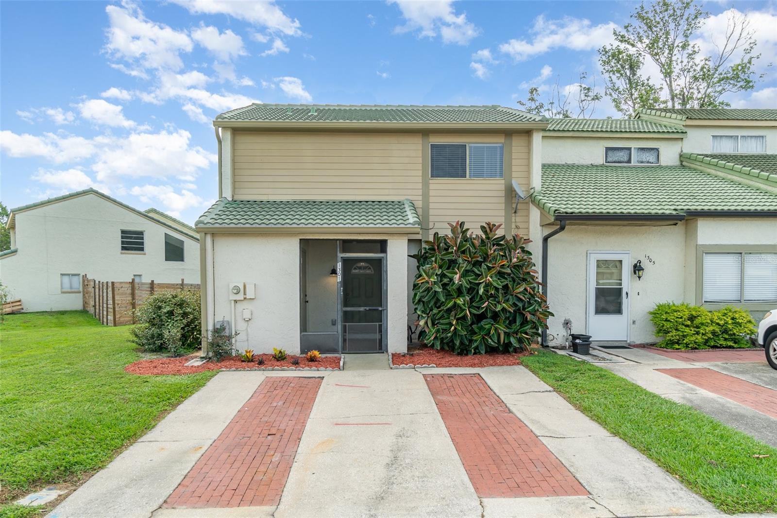 1301 WINTER GREEN WAY