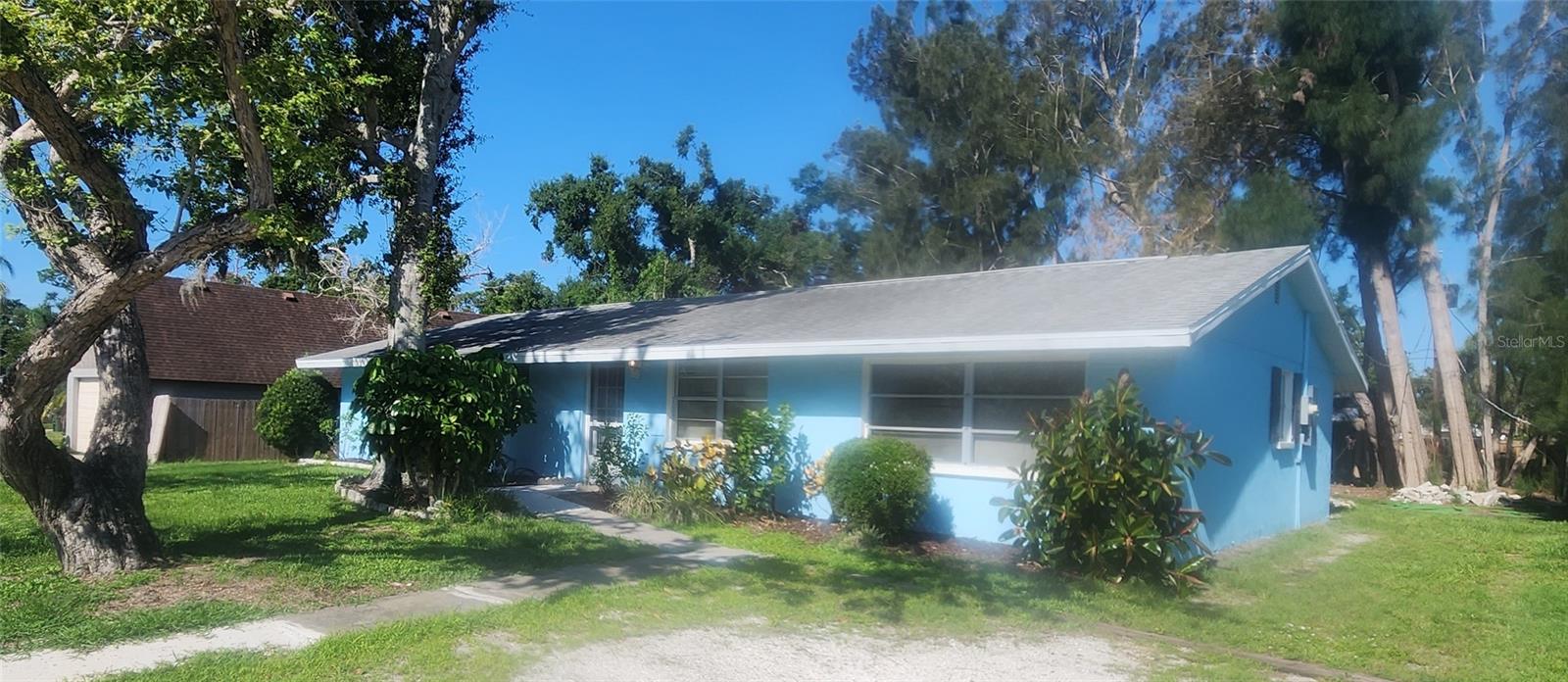 Welcome to 4136 S Lockwood Ridge Rd – a spacious and inviting rental home in the heart of Sarasota! This property offers a comfortable layout with plenty of natural light throughout. The living area features a decorative fireplace (non-functional) that adds charm and character. Enjoy a large backyard with plenty of potential – please note, the outdoor space is still a work in progress. Conveniently located close to shopping, restaurants, and just a short drive to the beach, this home offers easy access to everything Sarasota has to enjoy. Don’t miss out on this great rental opportunity in a prime location!