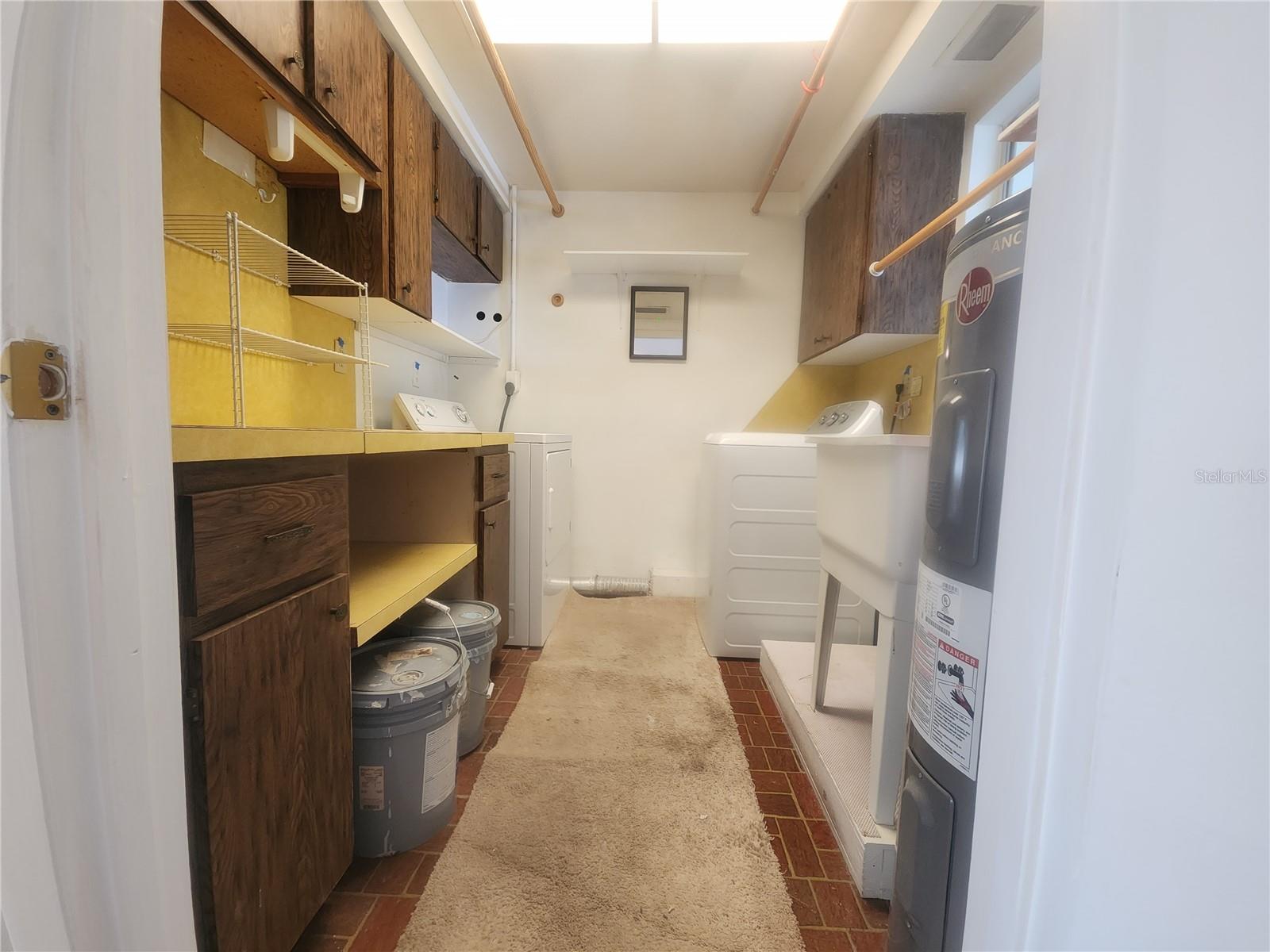 ROLANDO - Residential Lease