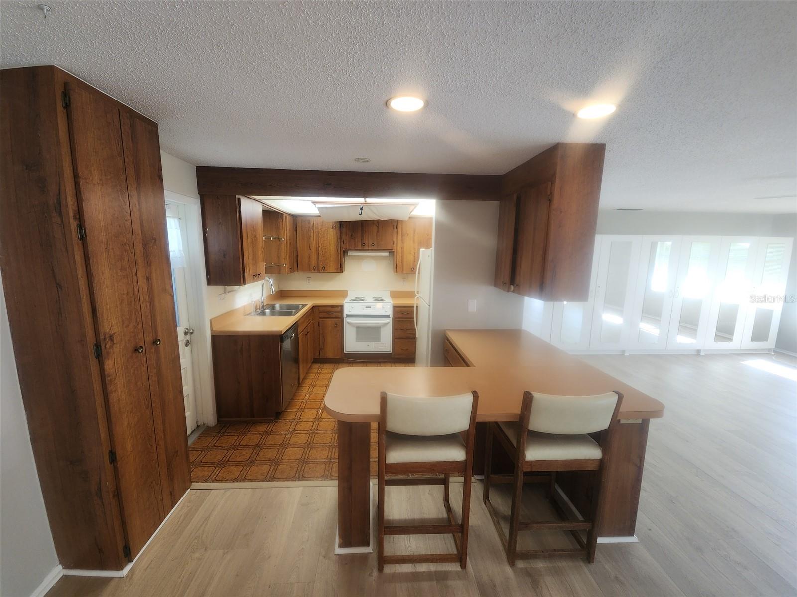 ROLANDO - Residential Lease