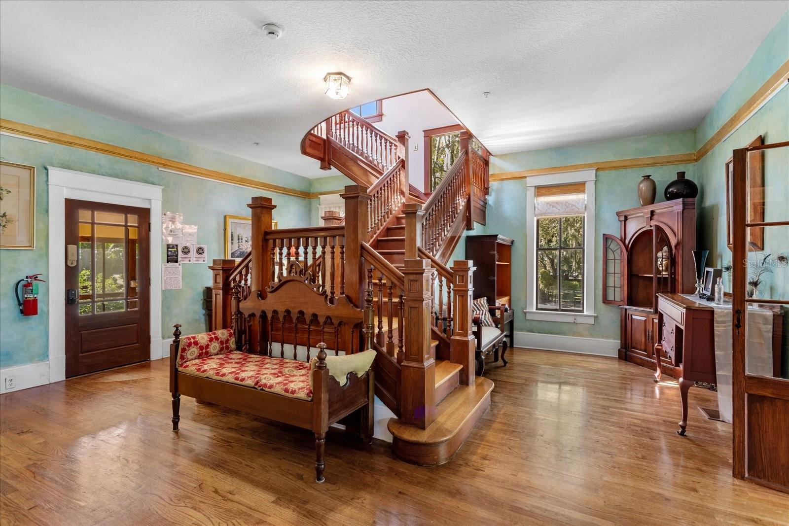 OAKLAND - Residential