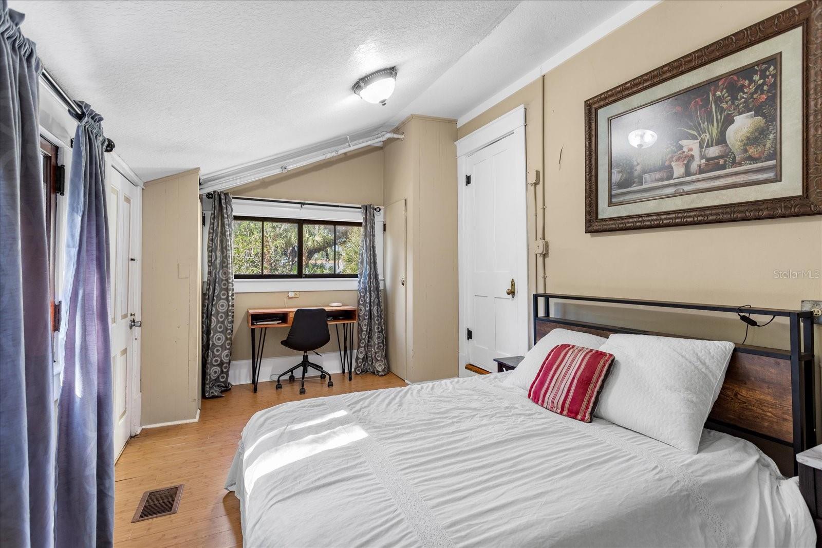 OAKLAND - Residential