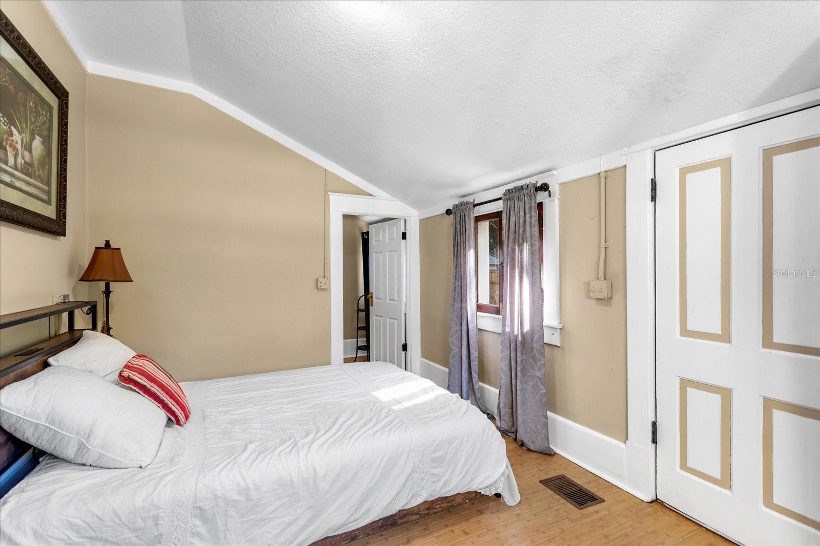 OAKLAND - Residential