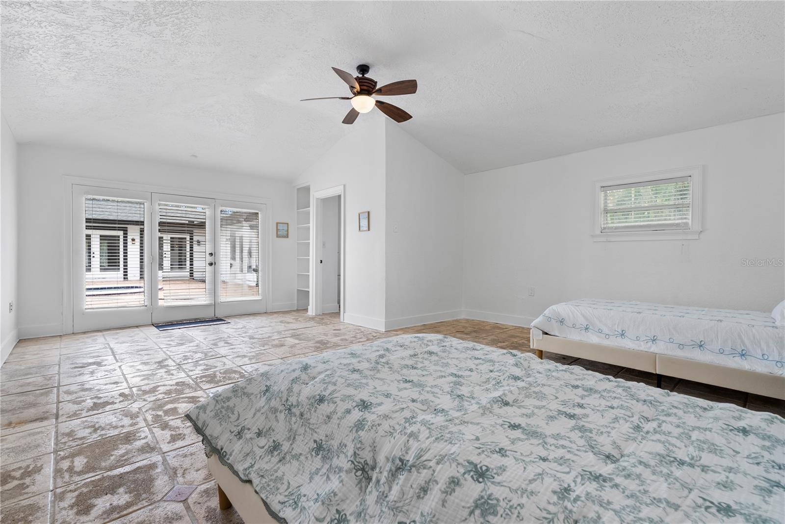 DAVIS ISLANDS PB10 PG52 TO 57 - Residential