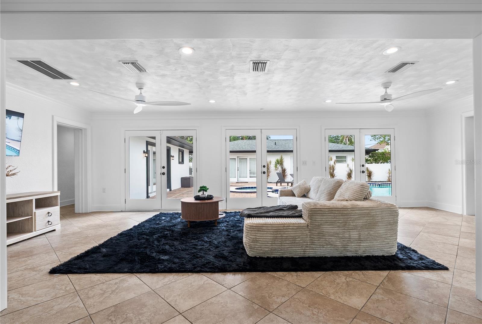 DAVIS ISLANDS PB10 PG52 TO 57 - Residential