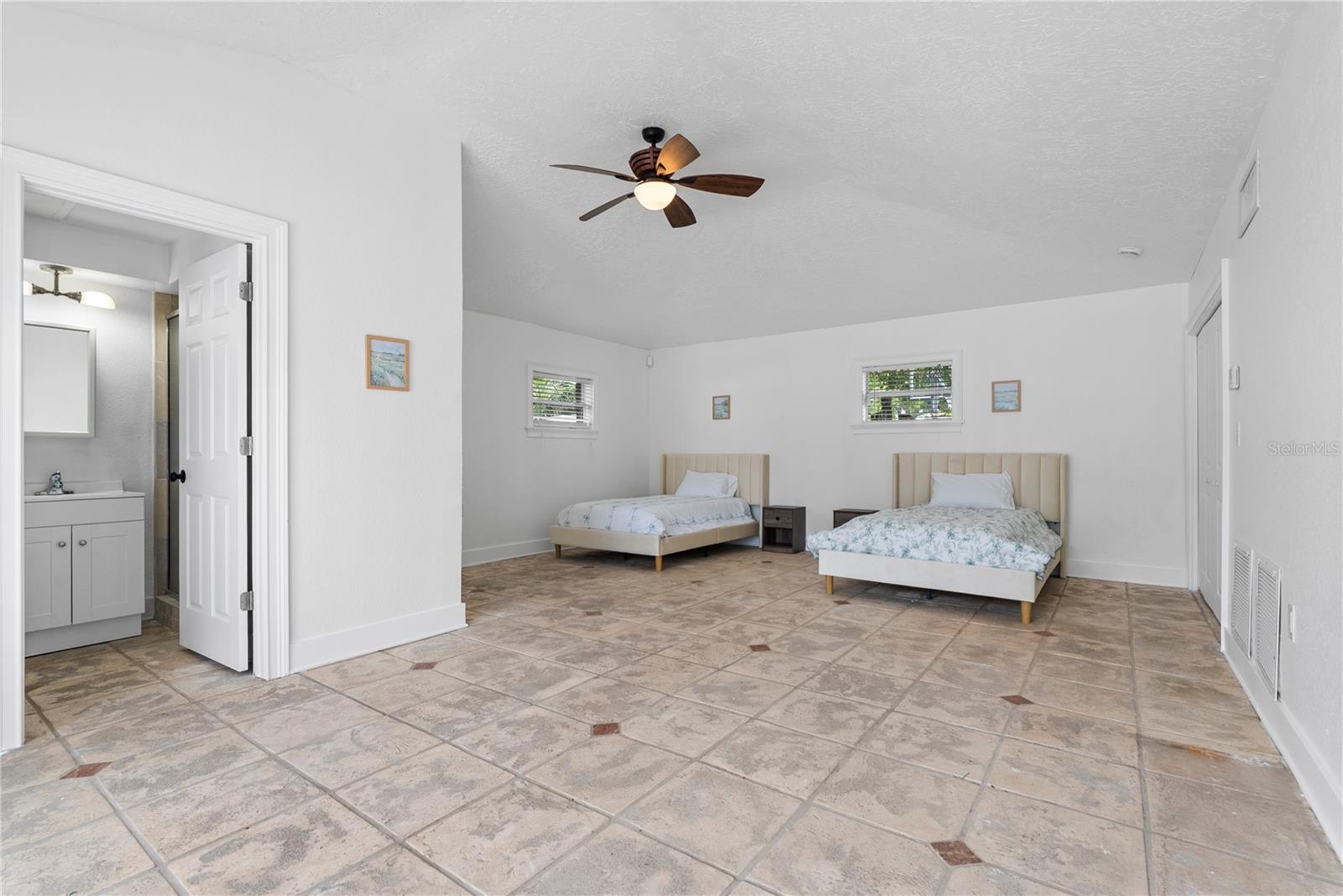 DAVIS ISLANDS PB10 PG52 TO 57 - Residential