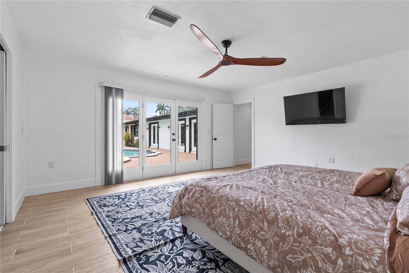 DAVIS ISLANDS PB10 PG52 TO 57 - Residential