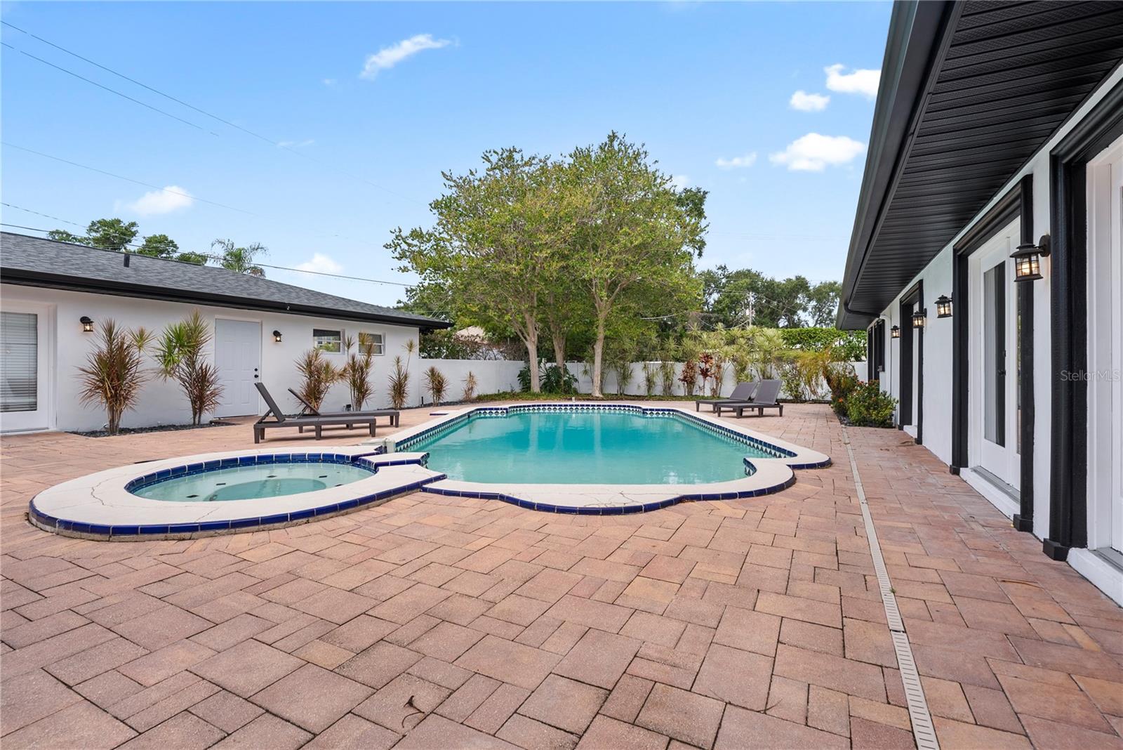 DAVIS ISLANDS PB10 PG52 TO 57 - Residential