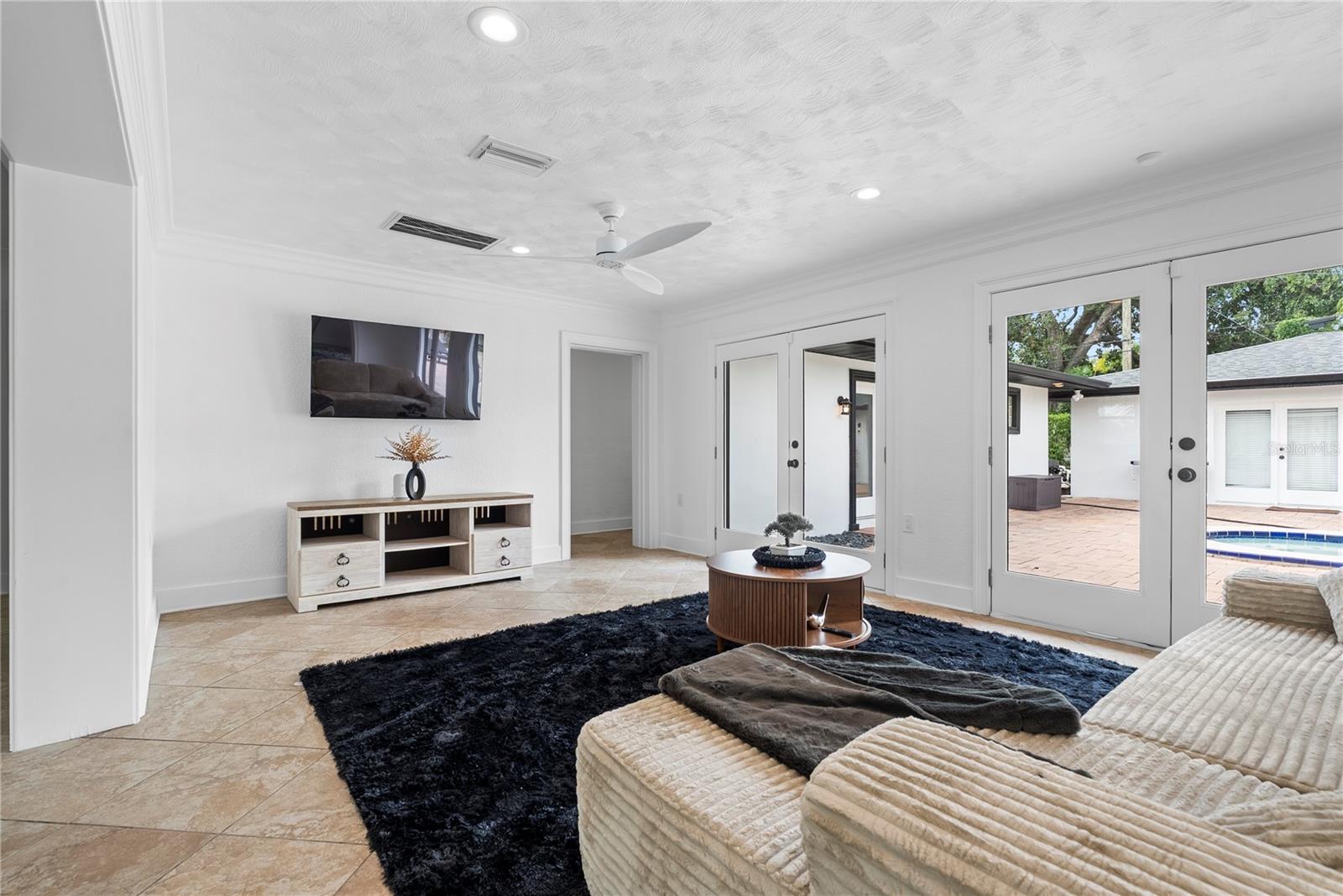 DAVIS ISLANDS PB10 PG52 TO 57 - Residential