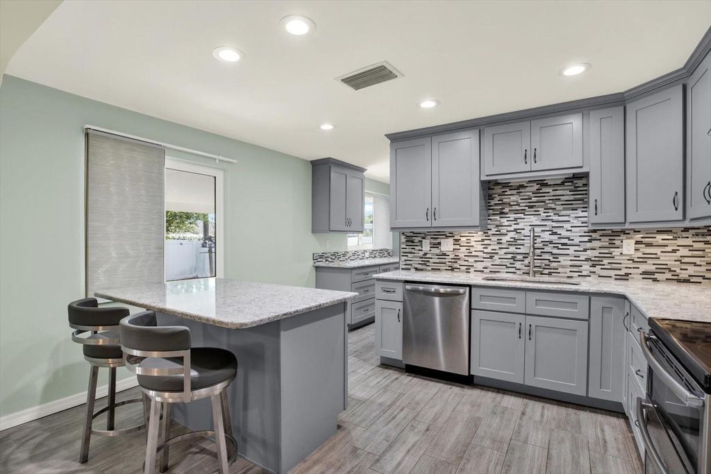 Photo of 1815 Chateau Drive E, Clearwater, FL 33756 (MLS # TB8498397)