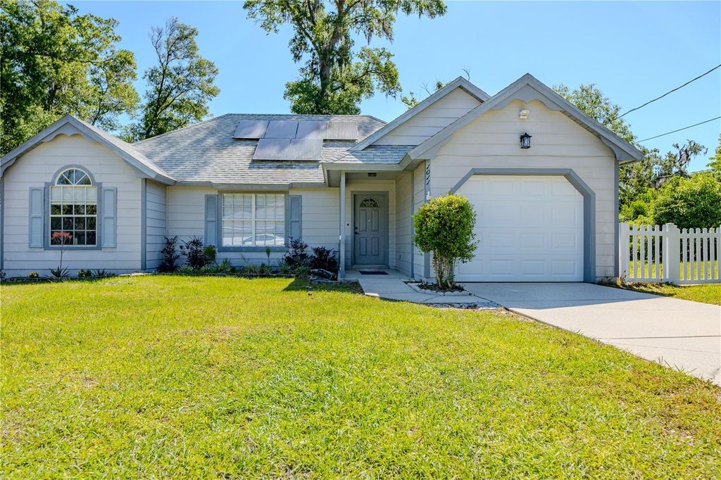 Photo of 1011 Shayler Avenue, Deland, FL 32724 (MLS # O6402461)