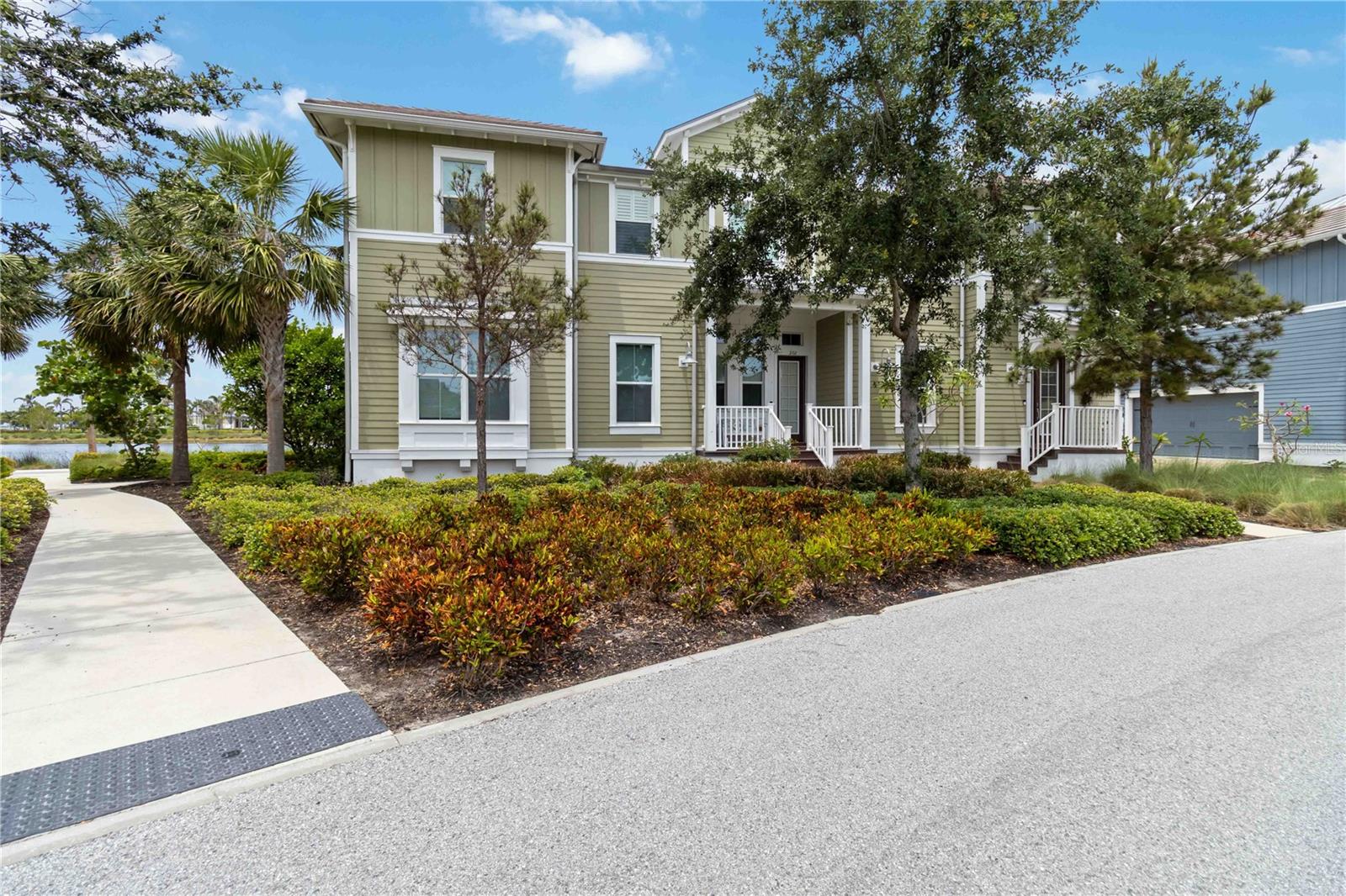 230 SAPPHIRE LAKE DRIVE 201