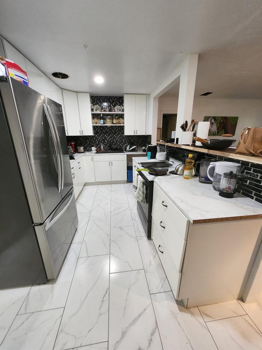 1ST ADD CAROL EST PB E-82 LOT 5 BK K OR 805/727 - Residential