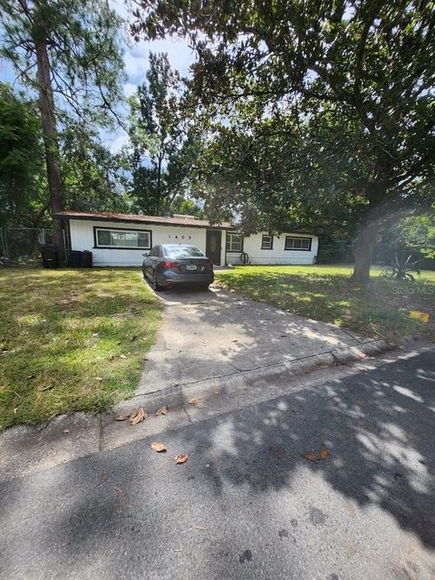 Photo of 1403 NE 20th Avenue, Gainesville, FL 32609 (MLS # GC535235)