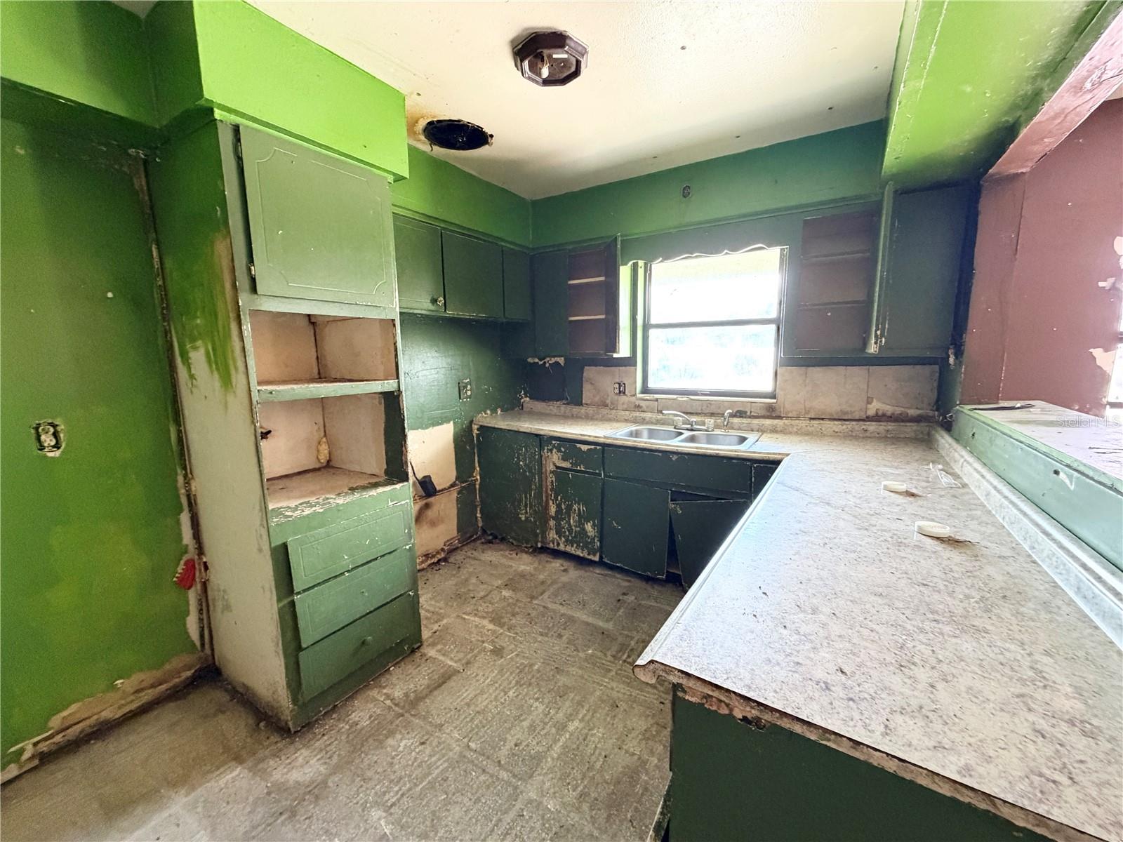 6213 TAVENDALE DRIVE