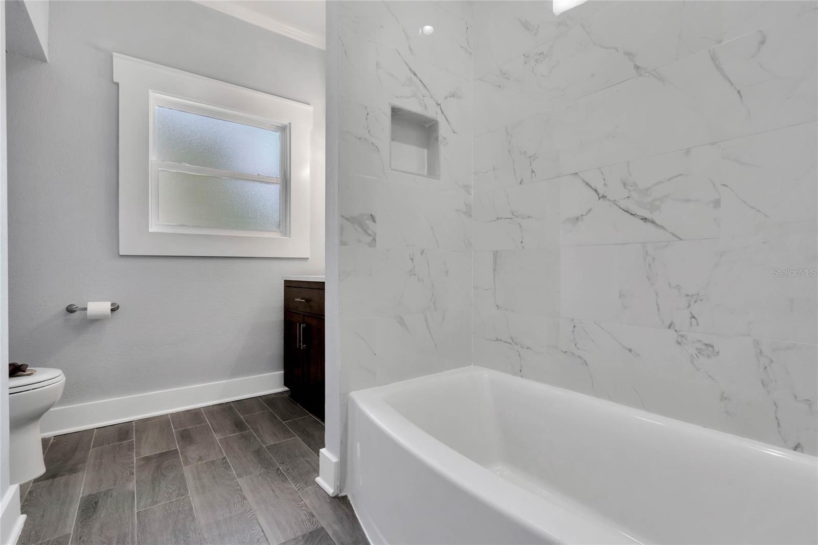 LEESBURG GAMBLE COTTRELL - Residential Lease