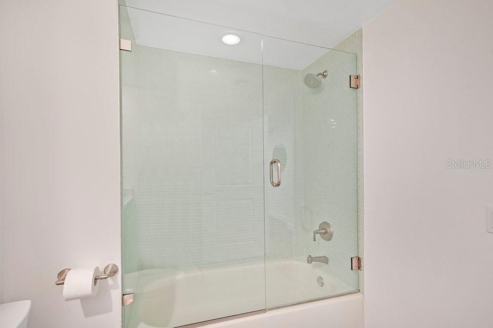 WAVERLY/LK EOLA - Residential