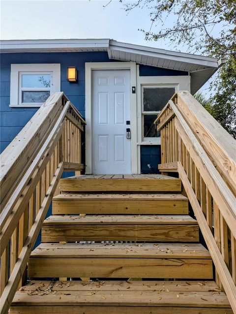 832 14TH STREET N 1/2 ST PETERSBURG FL 33705