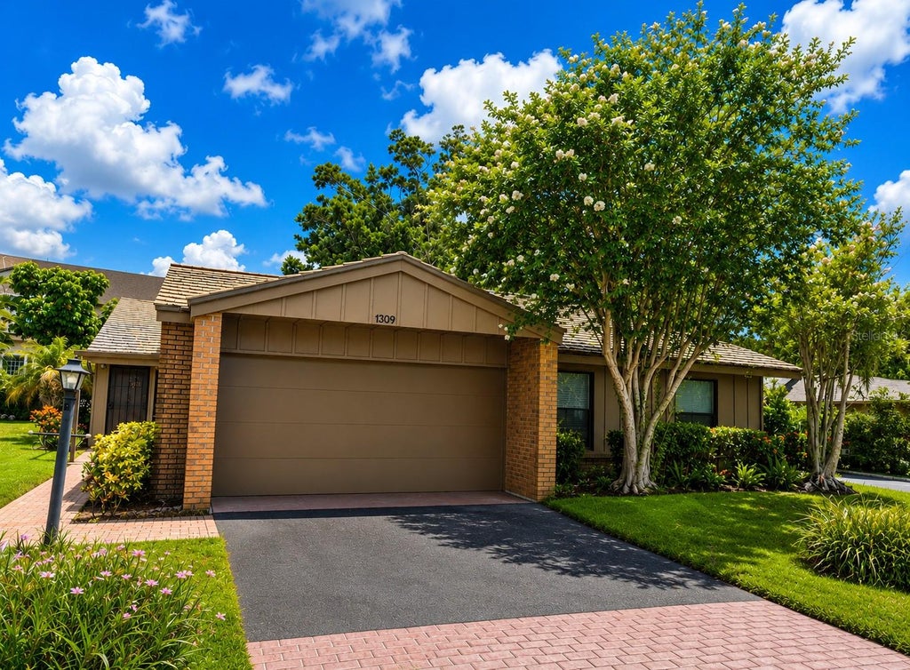 Photo of 1309 Water Oak Way N, Bradenton, FL 34209 (MLS # A4705658)