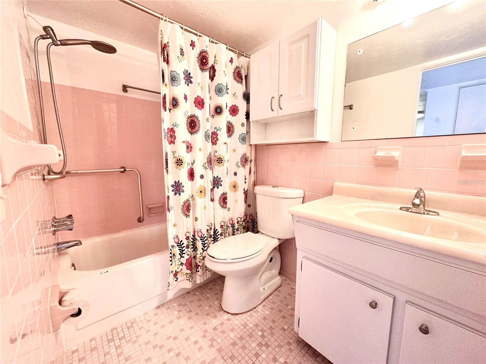 ON TOP OF THE WORLD - Residential