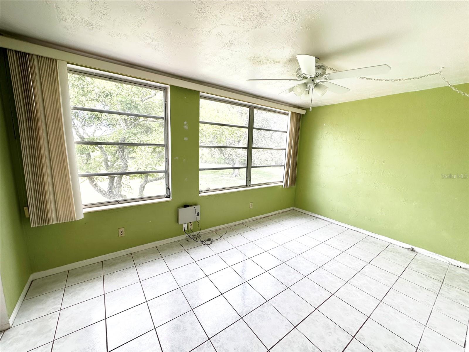 ON TOP OF THE WORLD - Residential