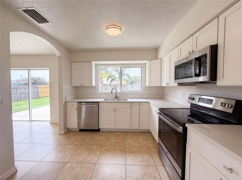 Photo of 13236 Pike Lake Drive, Riverview, FL 33579 (MLS # O6430198)