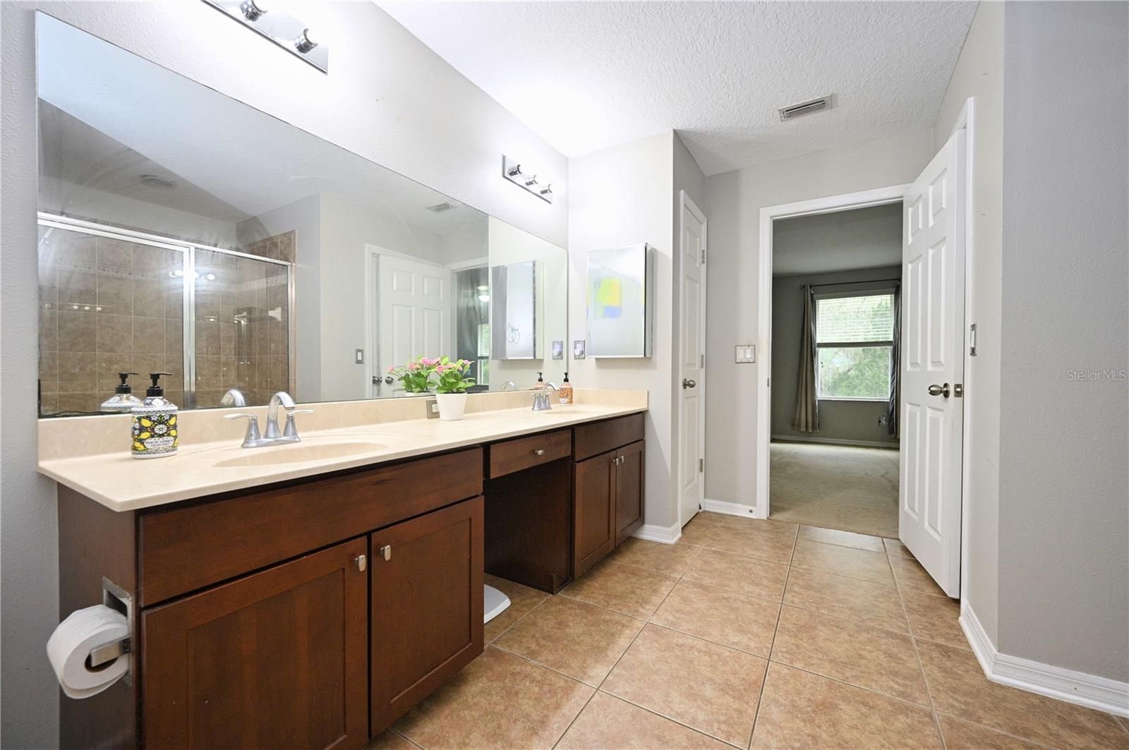 SOUTH HAMPTON - Residential Lease