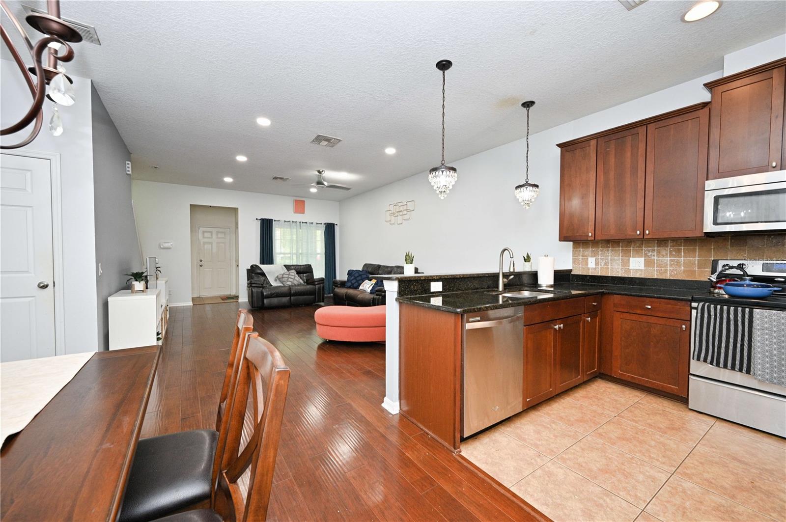 SOUTH HAMPTON - Residential Lease