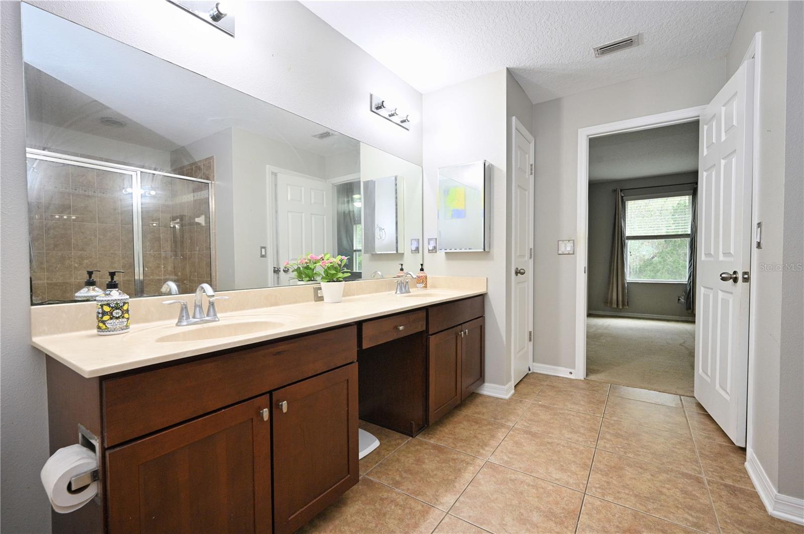 SOUTH HAMPTON - Residential Lease