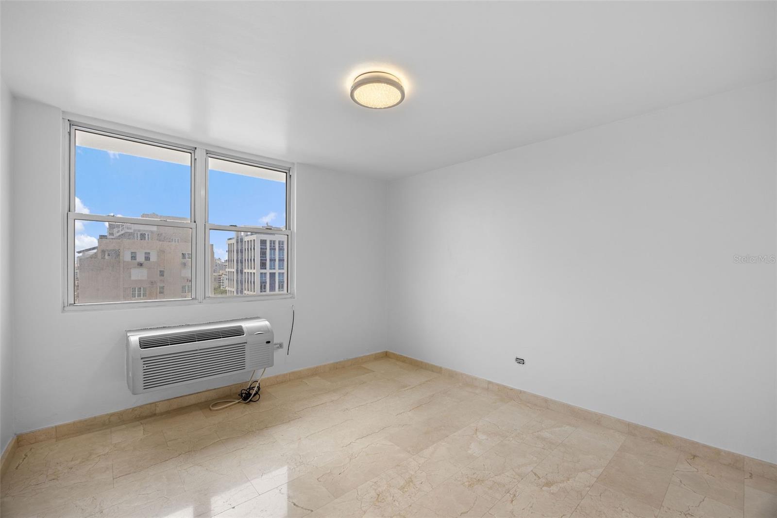 LAGUNA TERRACE - Residential