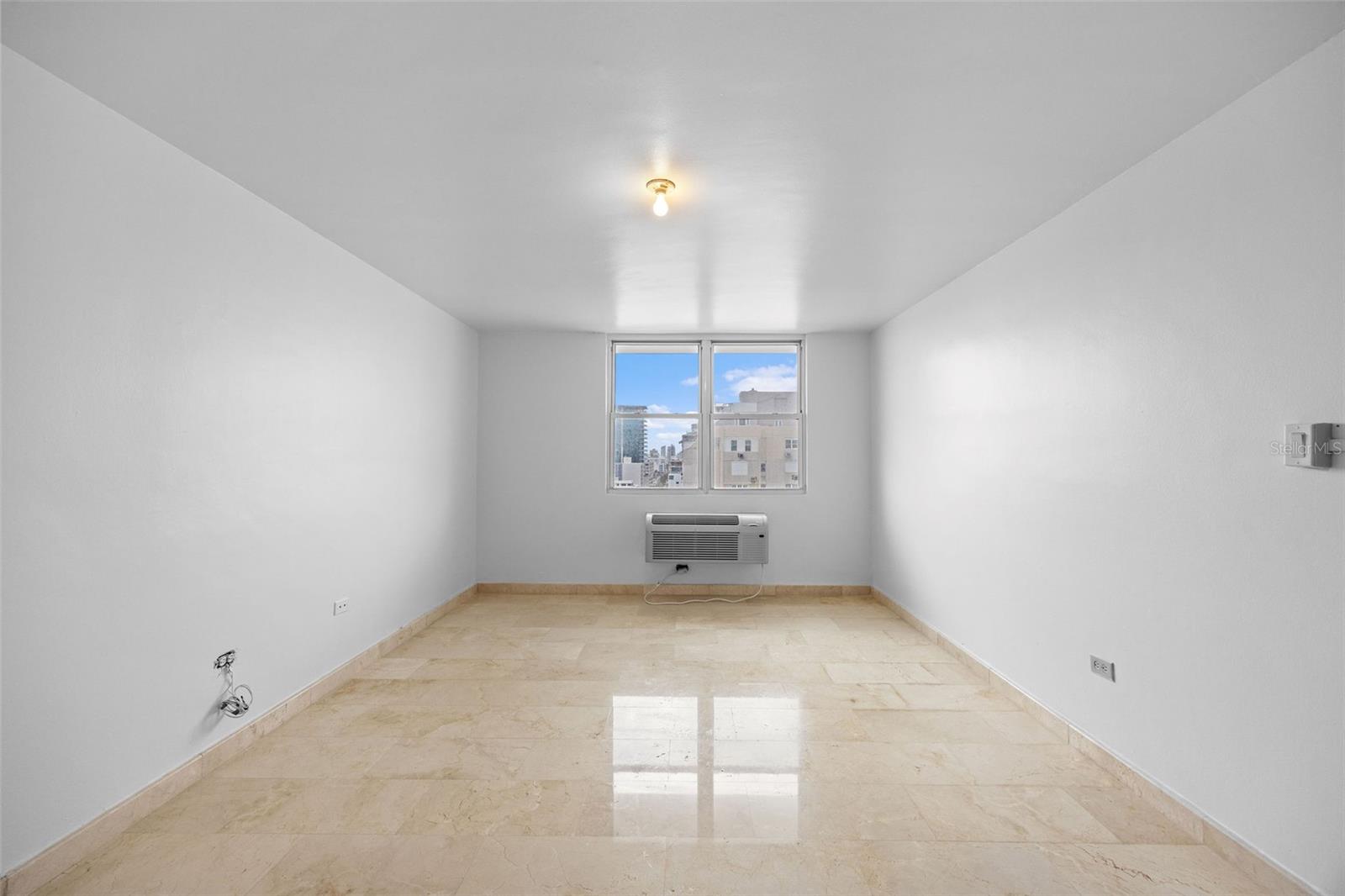 LAGUNA TERRACE - Residential
