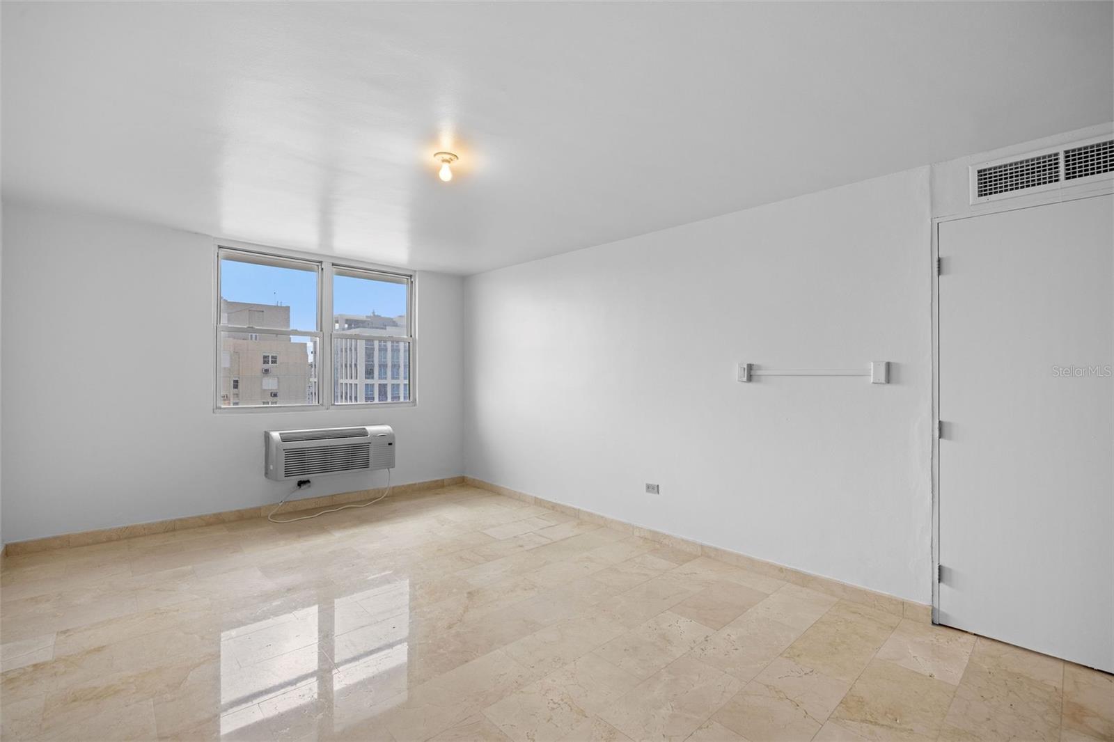 LAGUNA TERRACE - Residential