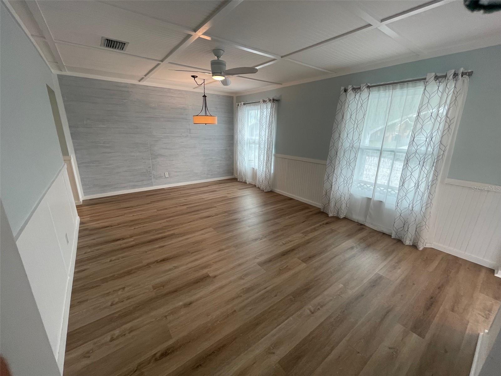 SPANISH PARK 1ST ADD - Residential Lease