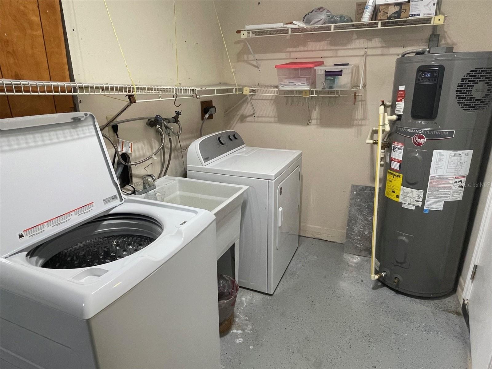 SPANISH PARK 1ST ADD - Residential Lease