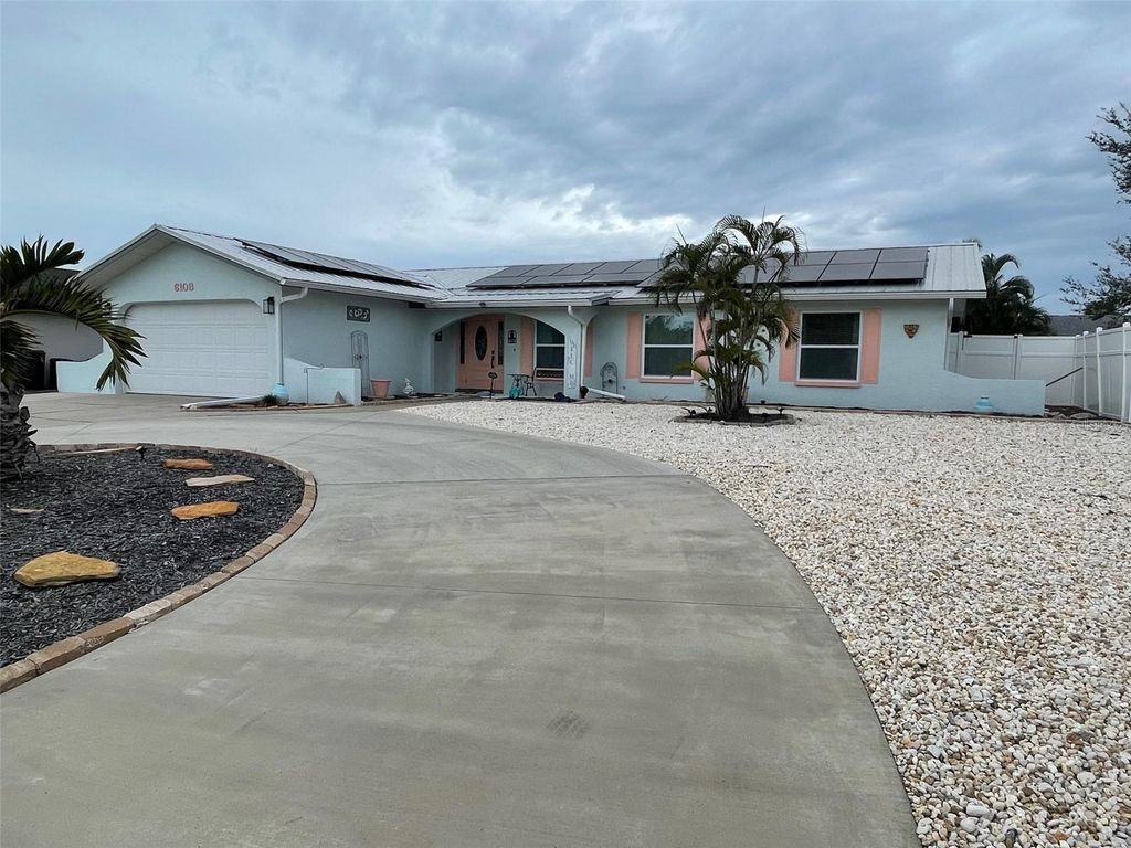 Photo of 6108 11th Avenue W, Bradenton, FL 34209 (MLS # A4674444)