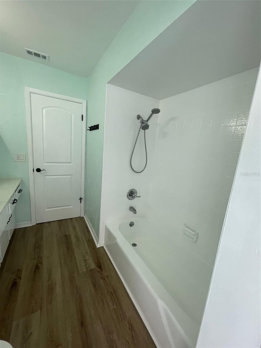 SPANISH PARK 1ST ADD - Residential Lease