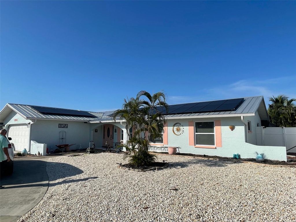 Photo of 6108 11th Avenue W, Bradenton, FL 34209 (MLS # A4674444)