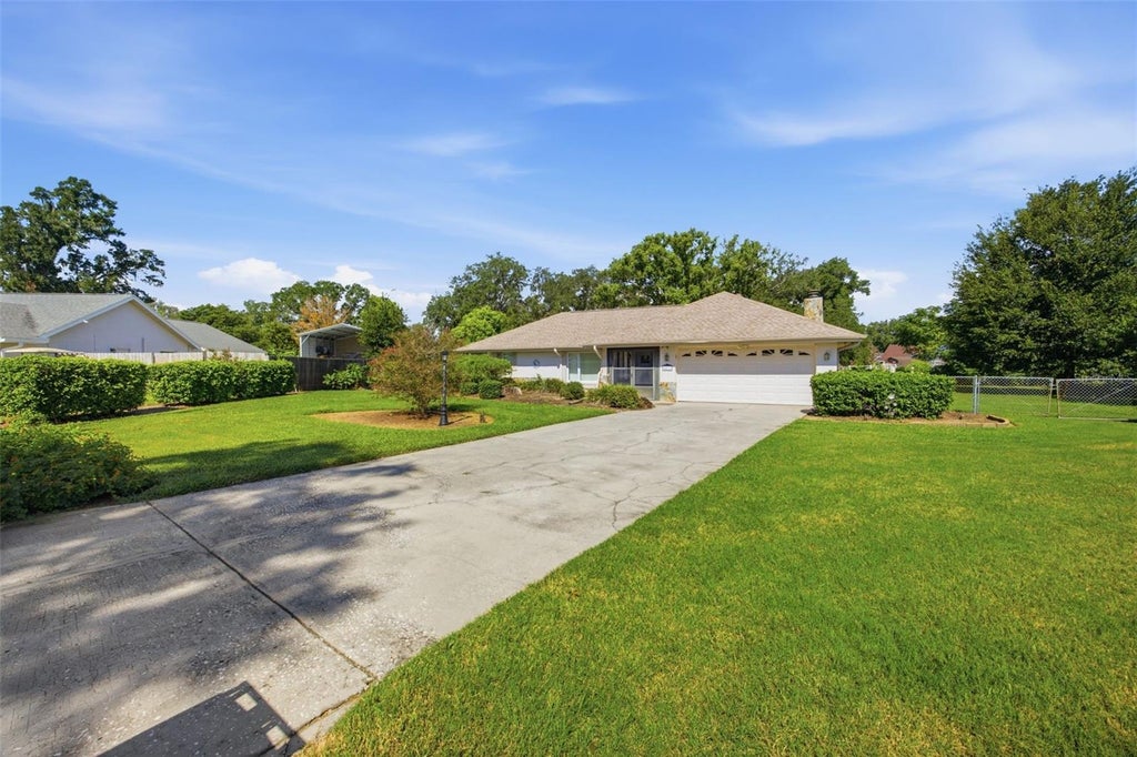 Photo of 4431 Mohican Trail, Valrico, FL 33594 (MLS # TB8540870)