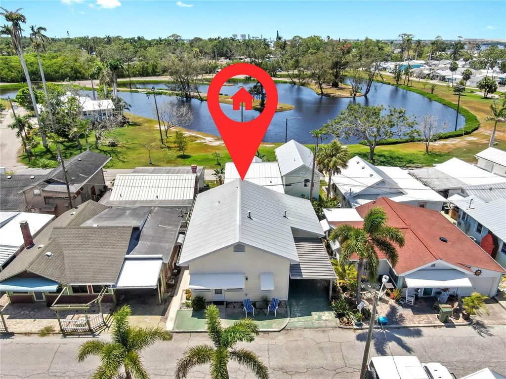 Photo of 14 Braden Castle Drive, Bradenton, FL 34208 (MLS # A4654371)