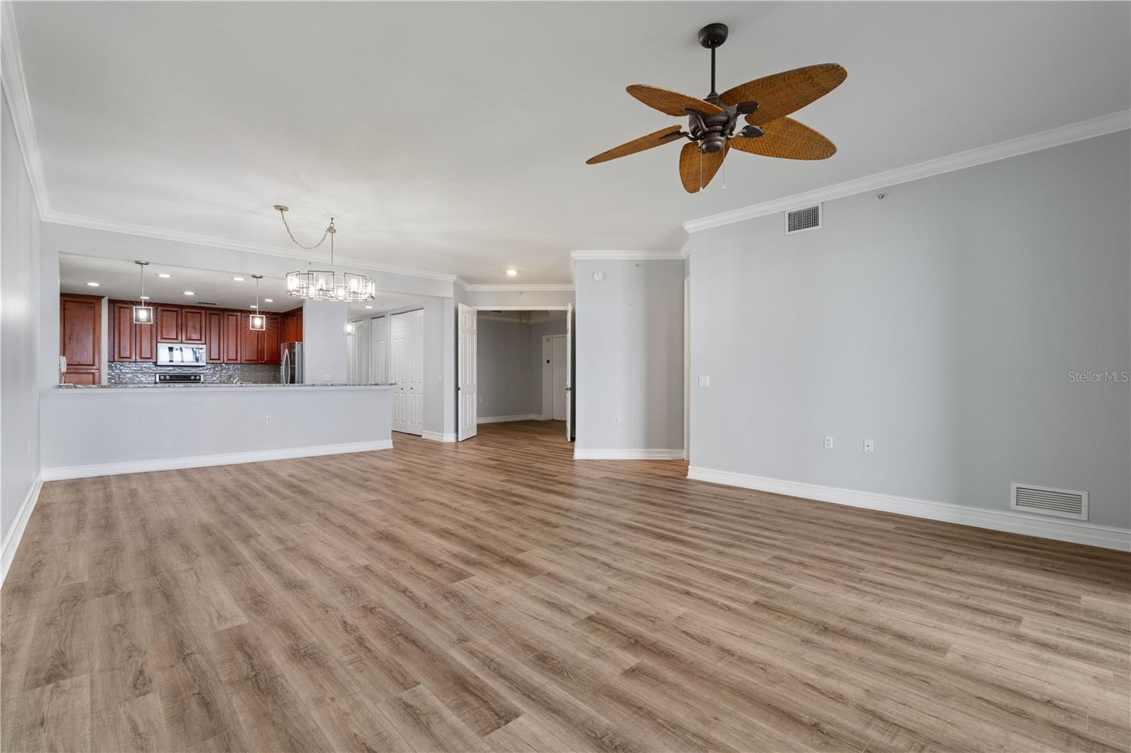 87 VIVANTE BOULEVARD 8742