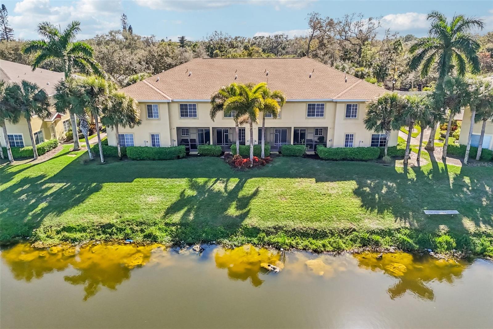 LAKESIDE VILLAGE TOWNHOME - Residential