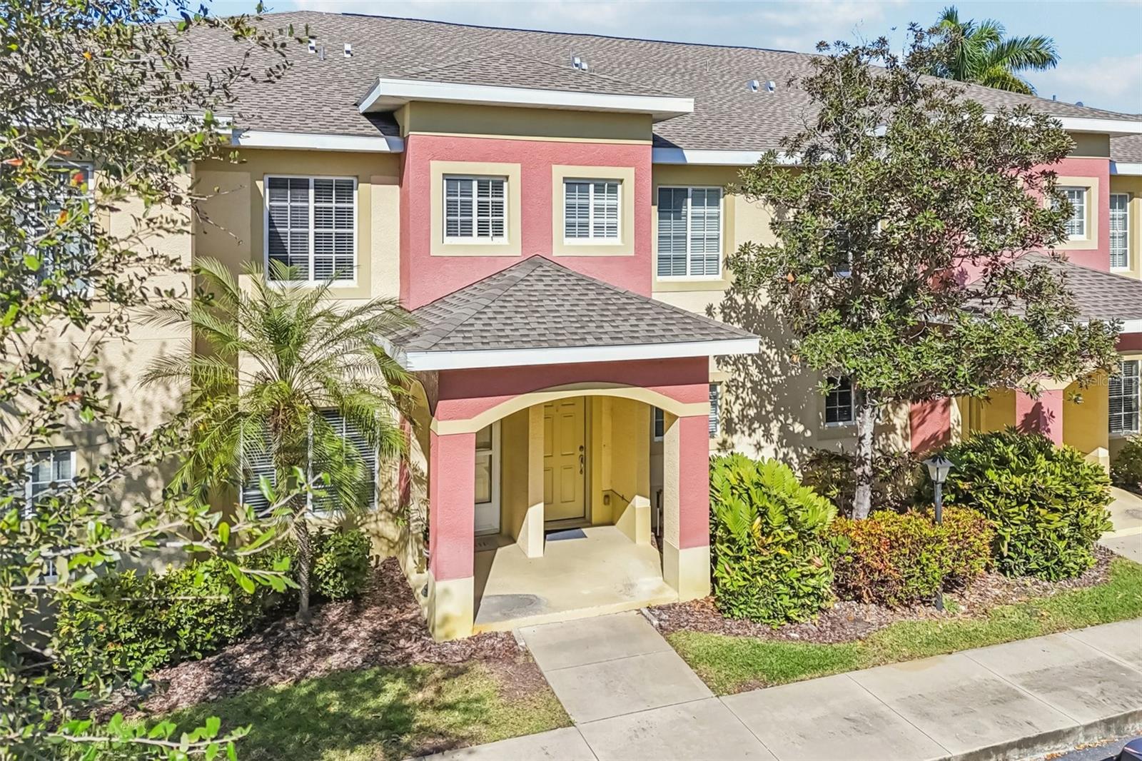 LAKESIDE VILLAGE TOWNHOME - Residential