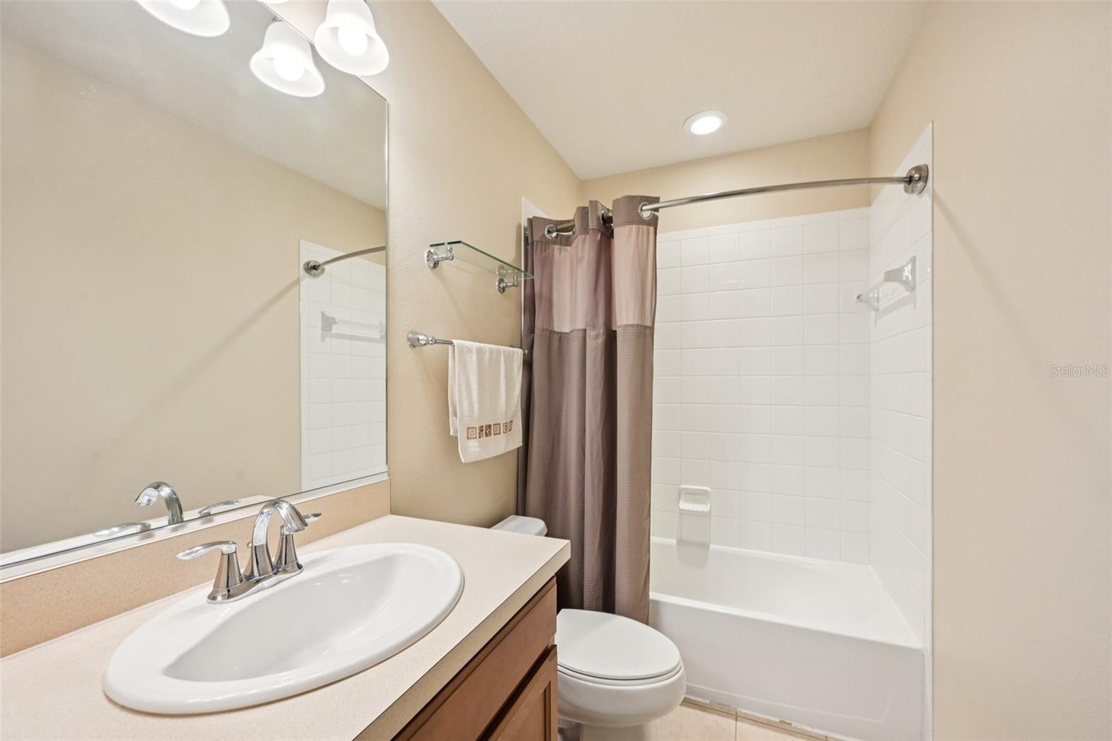 LAKESIDE VILLAGE TOWNHOME - Residential