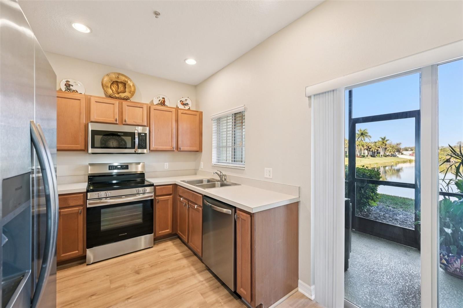 LAKESIDE VILLAGE TOWNHOME - Residential