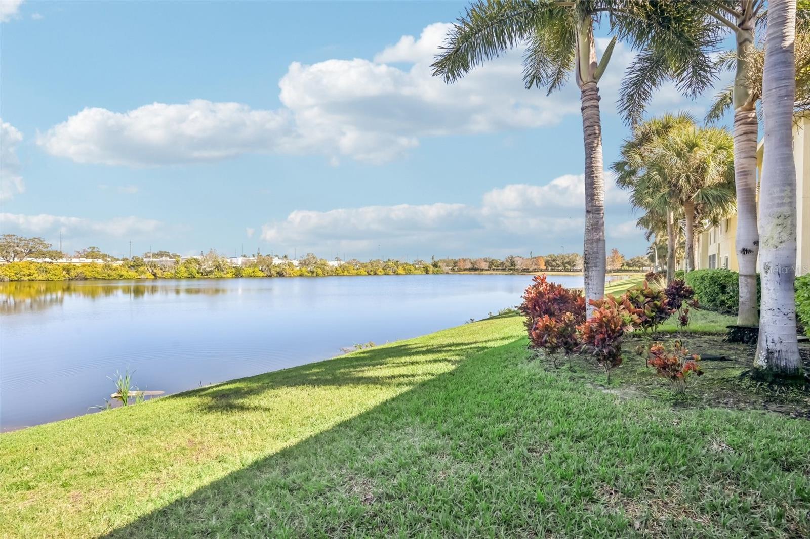 LAKESIDE VILLAGE TOWNHOME - Residential