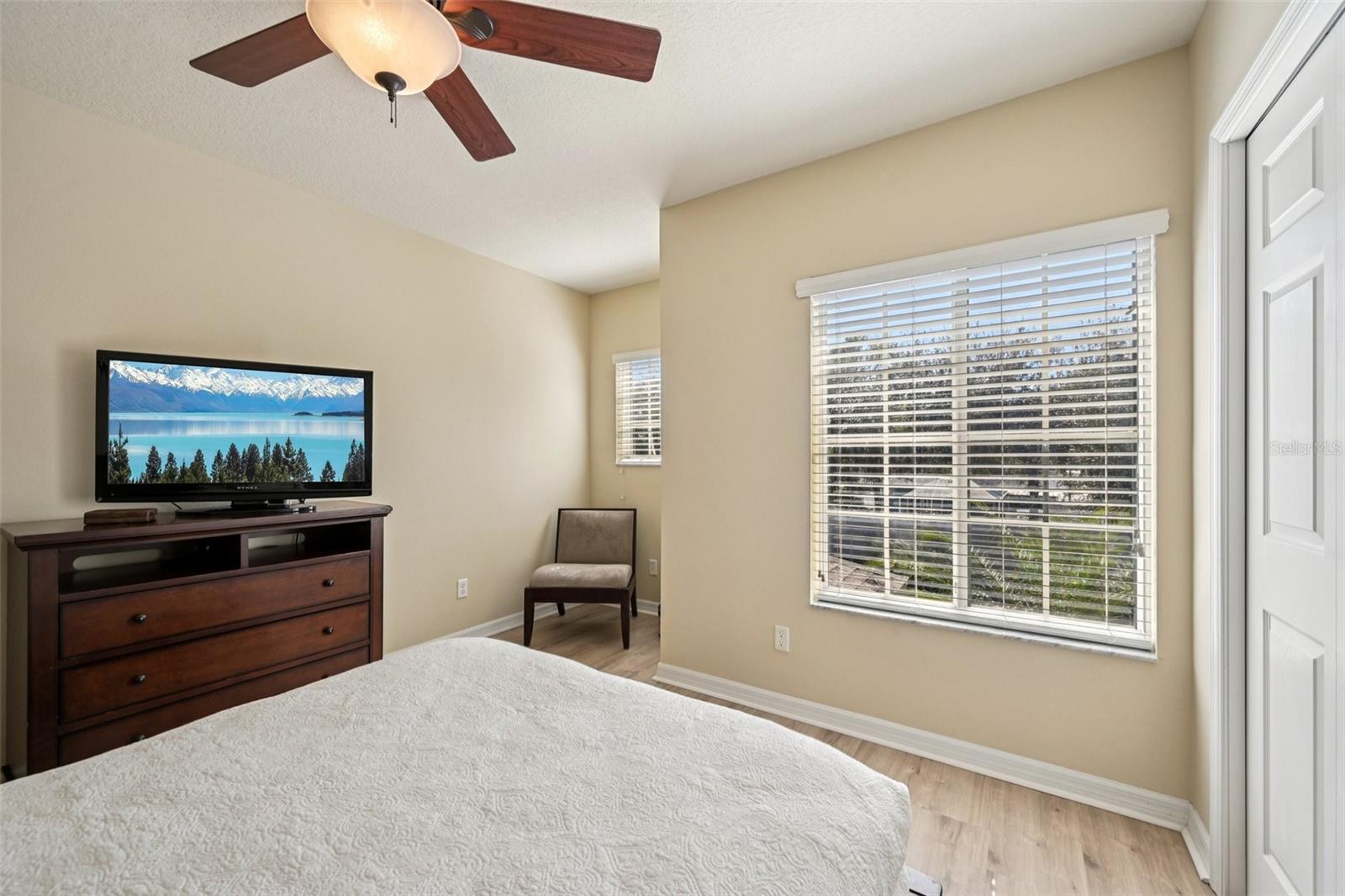 LAKESIDE VILLAGE TOWNHOME - Residential