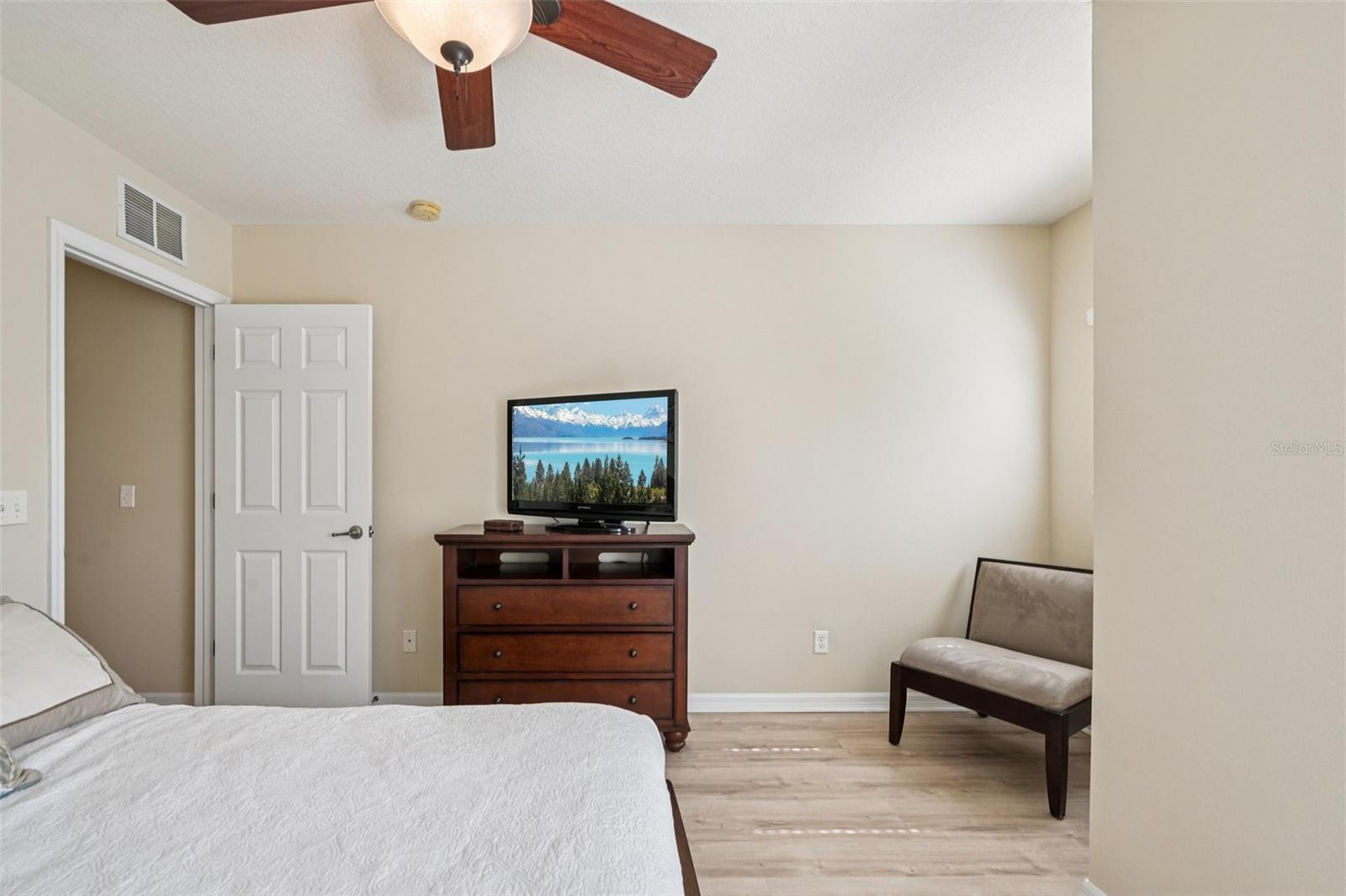 LAKESIDE VILLAGE TOWNHOME - Residential