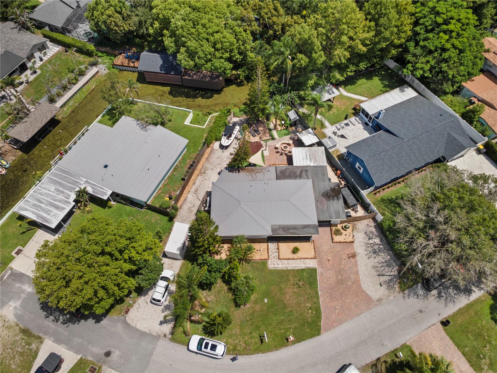 6809 WILLOUGHBY LANE
